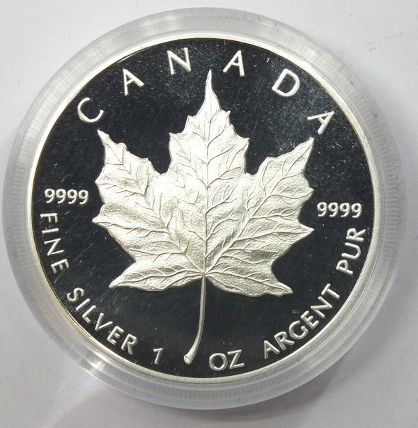 1979 - 1989 Canada $5 Maple Leaf 9999 Silver 1 oz Coin + Wooden Box - J152