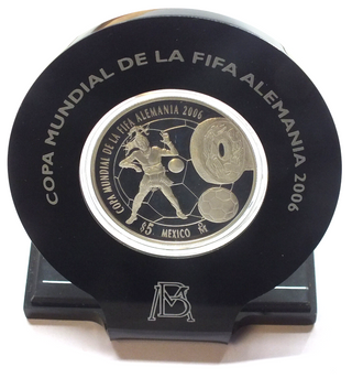 2006 Mexico World Cup Germany $5 Pesos 999 Silver 1 oz Proof Coin + Stand J745