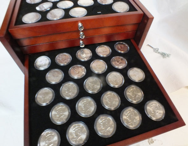 John F Kennedy Uncirculated U.S. Half Dollar 91 Coins & Wood Display Case -DM812
