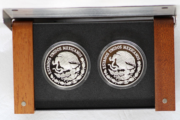 2010 Mexico Bicentennial Independence 20 Pesos Silver 2 Coin Set Box & COA JN762